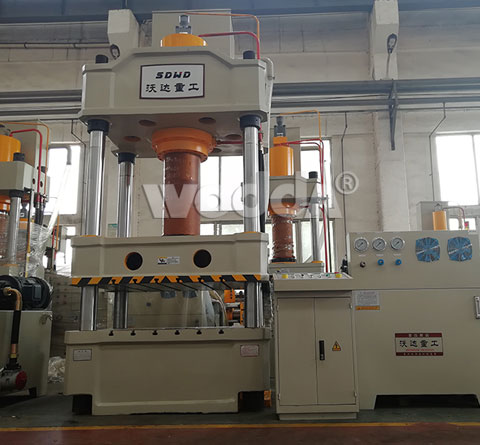 315噸三梁(liang)四柱液(ye)壓機