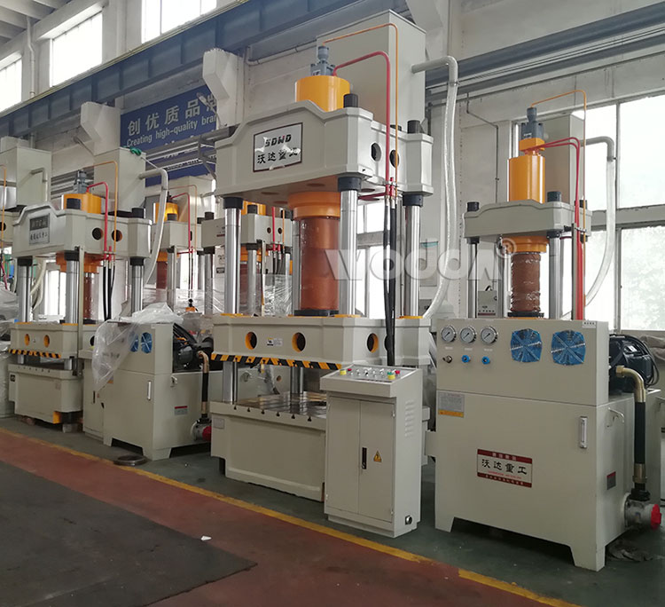 三梁(liang)四柱(zhu)液壓(ya)機