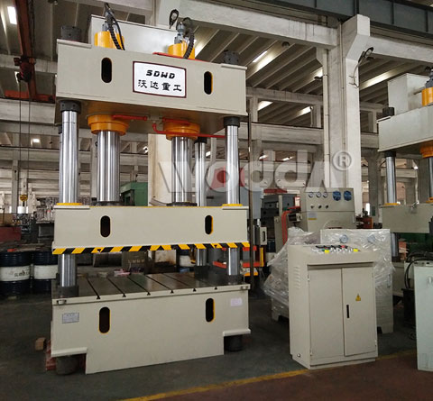 500噸(dun)四柱液(ye)壓機