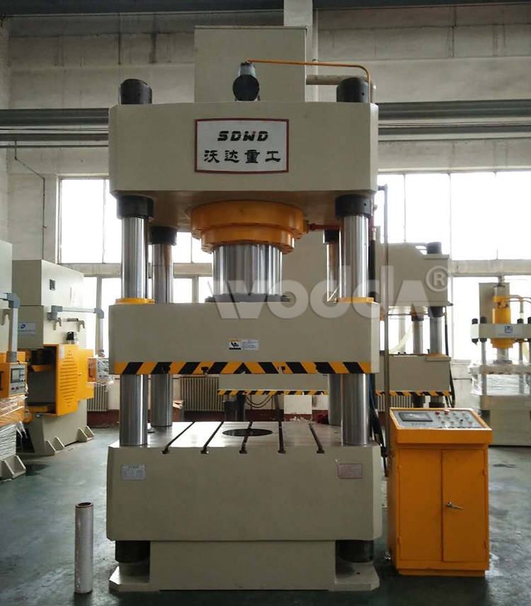 500噸四(si)柱液(ye)壓機(ji)