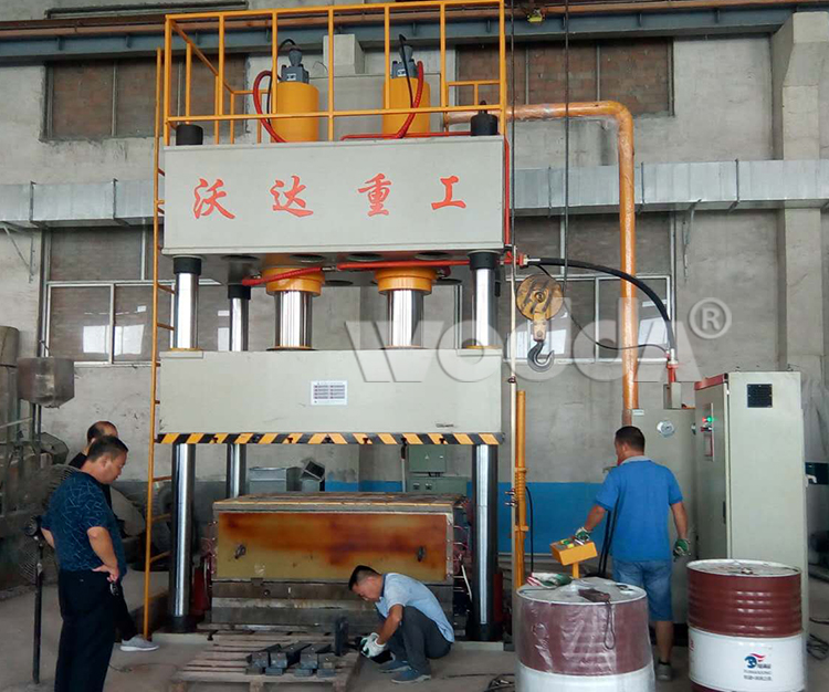 化糞(fen)池四柱(zhu)液壓機(ji)