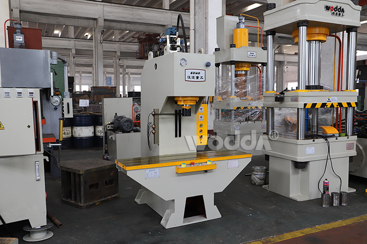 40T四柱液(ye)壓機