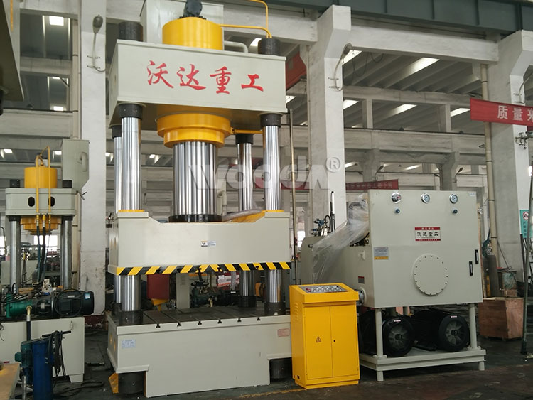 800T三梁四(si)柱液壓(ya)機