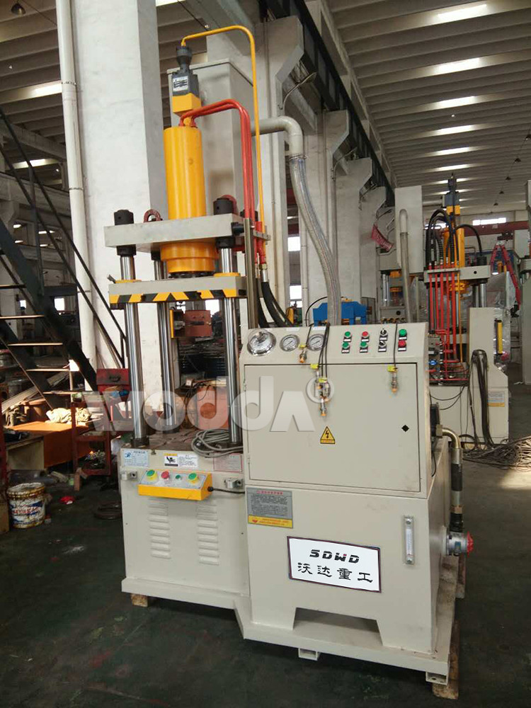 40噸(dun)連體四(si)柱液壓(ya)機