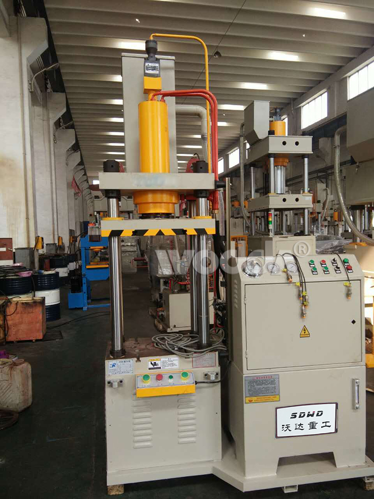 40噸連(lian)體四柱(zhu)液壓機(ji)