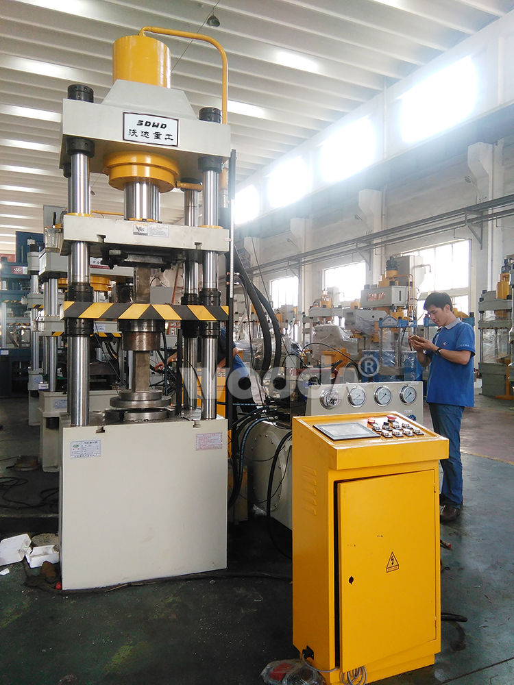 150噸(dun)四柱液壓(ya)機