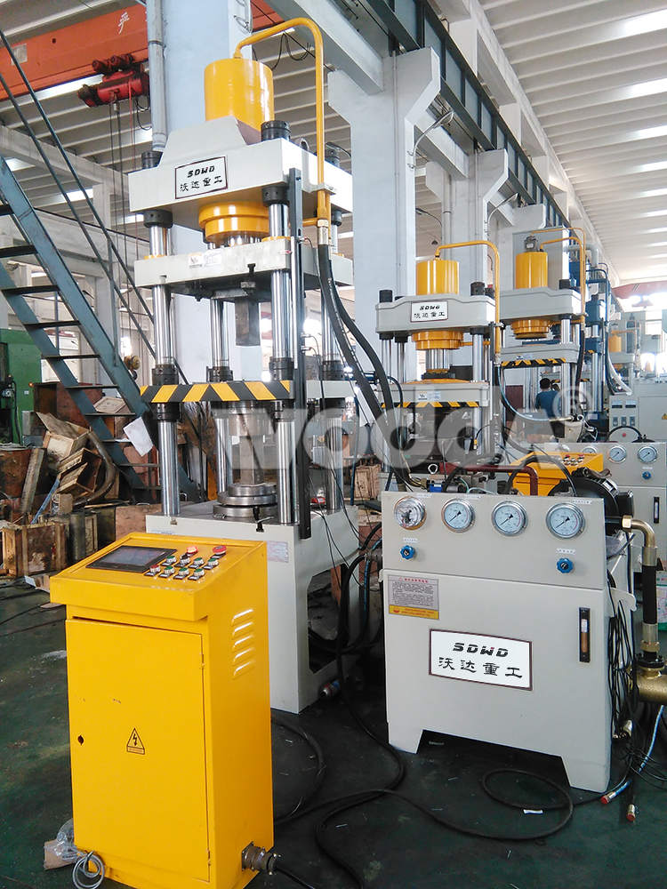 四梁四(si)柱液壓機(ji)