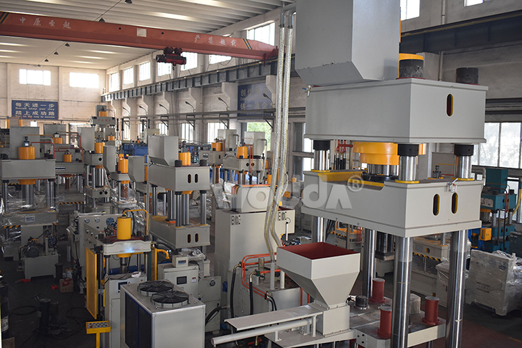 800噸四(si)梁四柱(zhu)液壓機(ji)