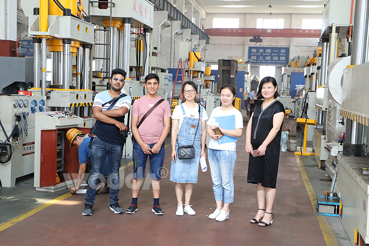 四(si)梁四柱(zhu)液壓機(ji)