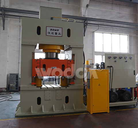 龍(long)門框架(jia)導軌式(shi)液壓機(ji)