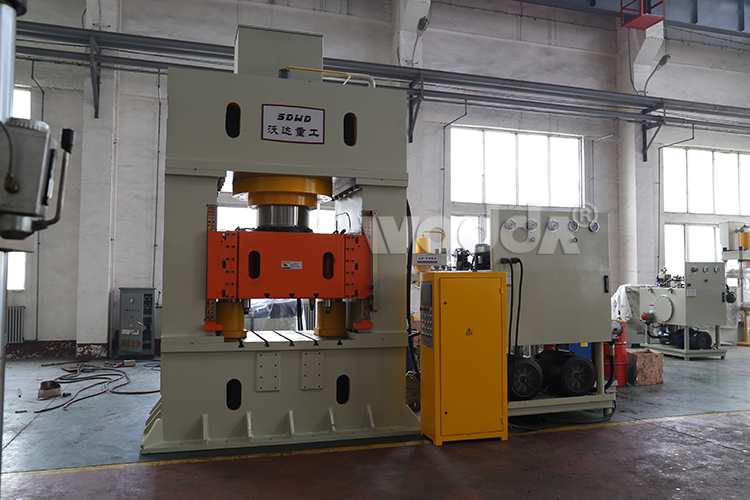 框架(jia)導軌式液(ye)壓機