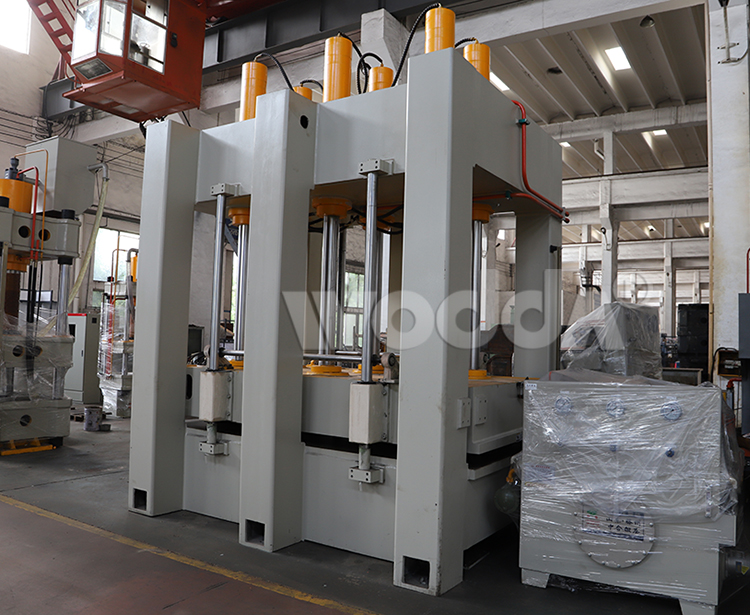 龍門(men)框架式(shi)液壓機(ji)