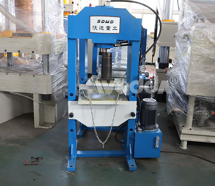 150t龍門(men)式液(ye)壓機(ji)