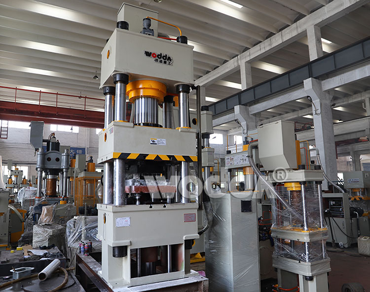 四(si)梁四柱(zhu)液壓機(ji)