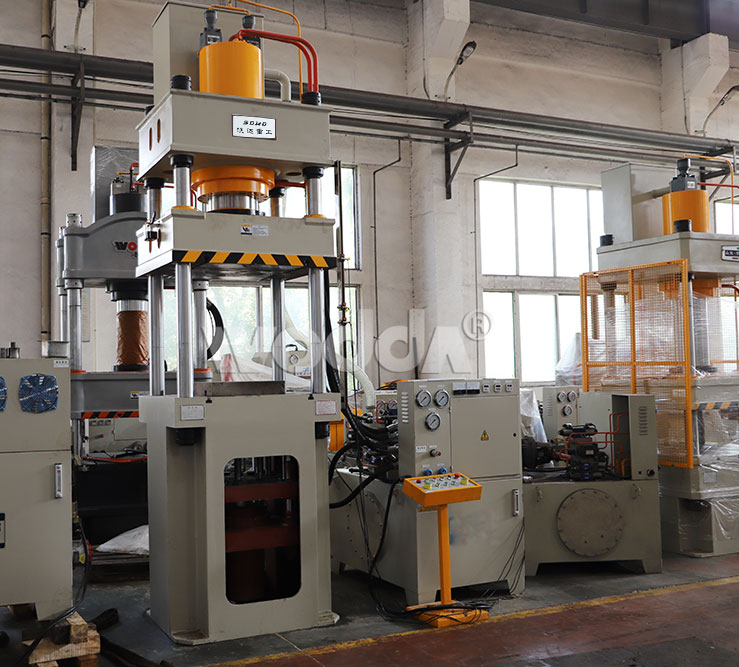 250T四柱液(ye)壓機帶(dai)液壓墊(nian)