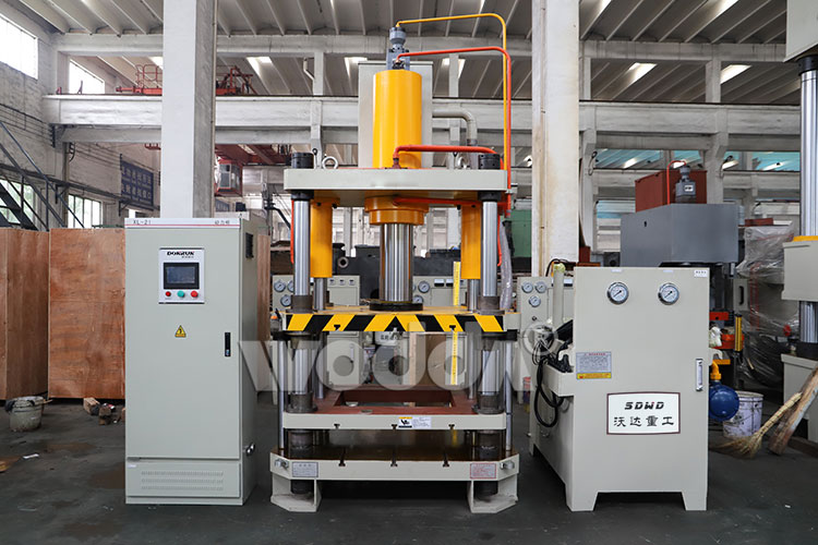 100T四梁四(si)柱液壓機(ji) 100T四梁(liang)四柱液壓(ya)機