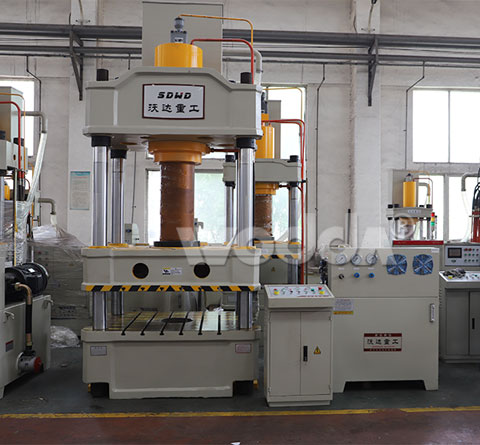 315T四柱(zhu)三梁液(ye)壓機