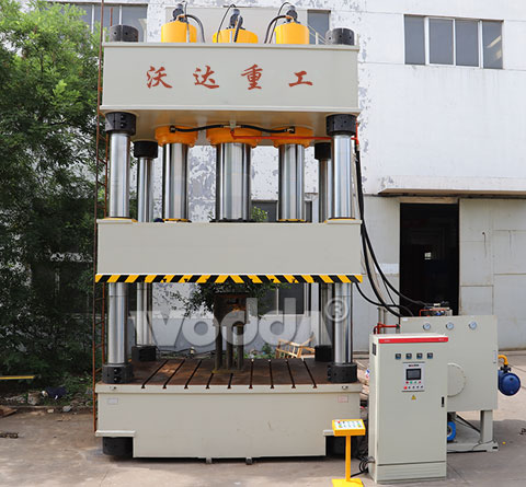 1800T三(san)梁四柱(zhu)液壓機(ji)