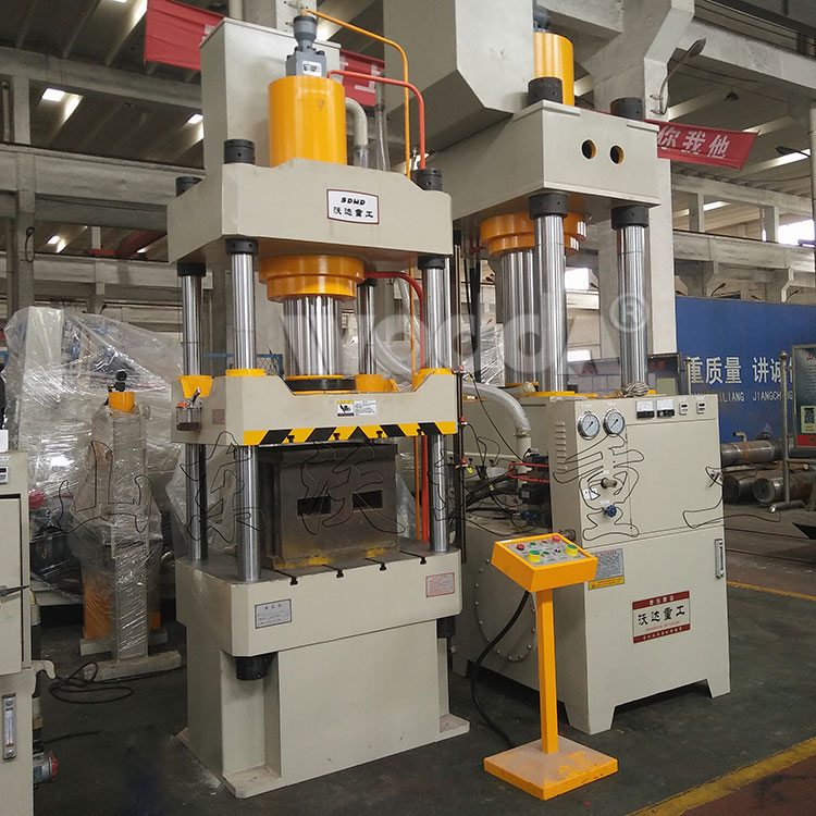 四(si)柱液壓機(ji)