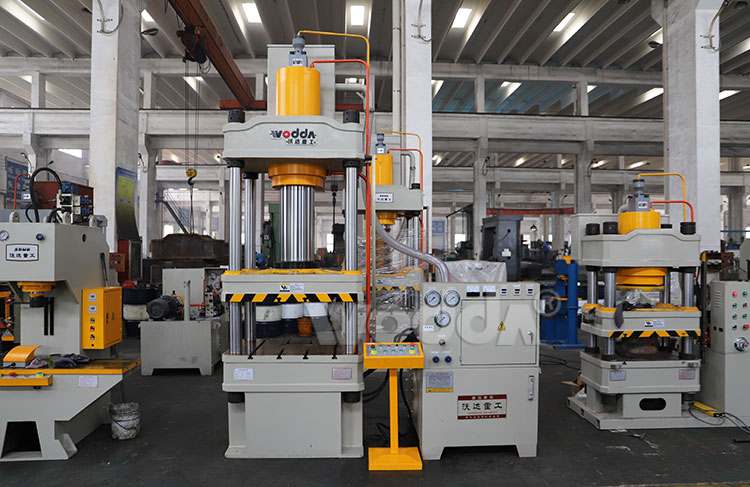 200噸(dun)四柱(zhu)液壓(ya)機