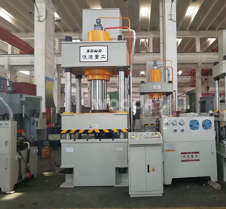 315噸四(si)柱液(ye)壓機(ji)