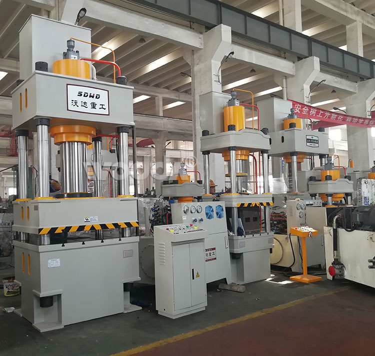 315噸四(si)柱液(ye)壓機(ji)