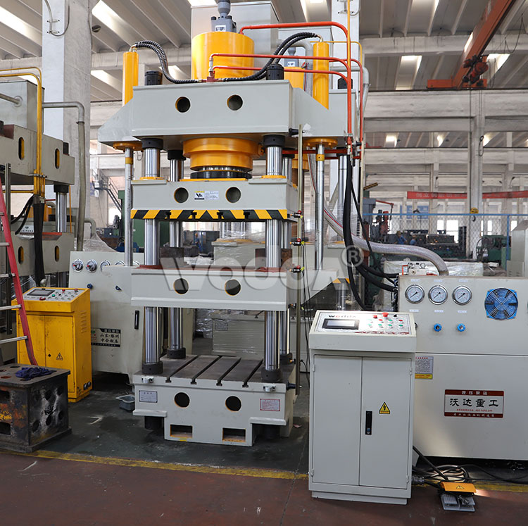 500噸(dun)四梁四(si)柱液壓(ya)機