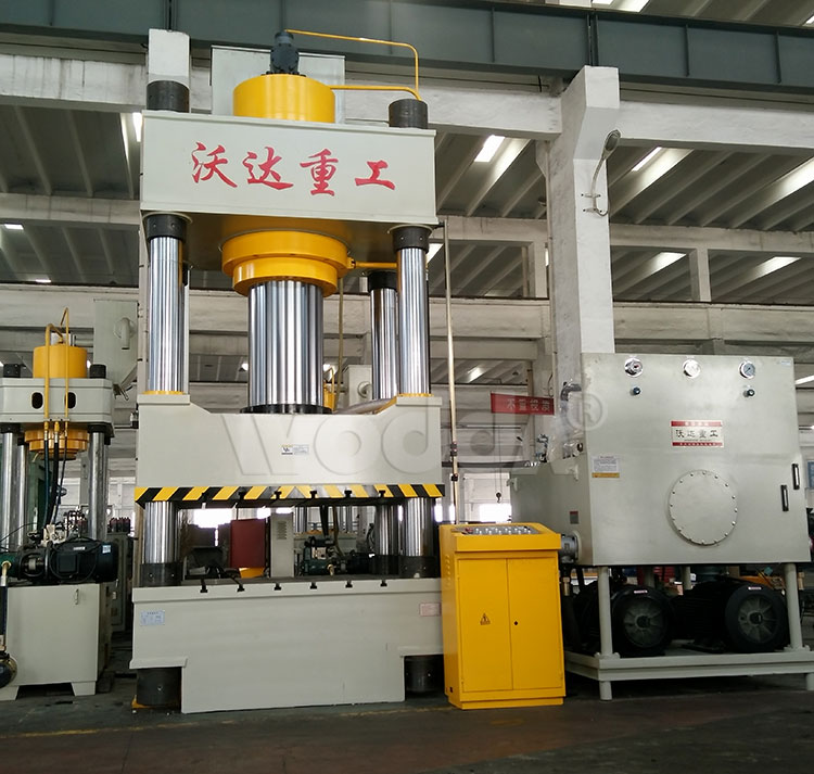 四柱(zhu)三梁(liang)液壓(ya)機