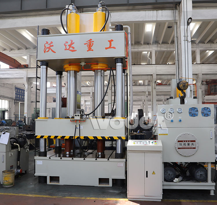 四柱三(san)梁液壓(ya)機