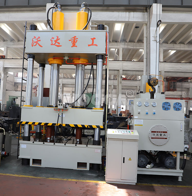 大噸(dun)位四柱(zhu)液壓機(ji)