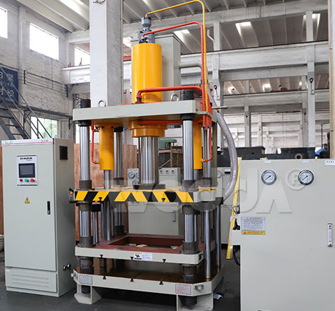 100噸四(si)梁四柱液(ye)壓機