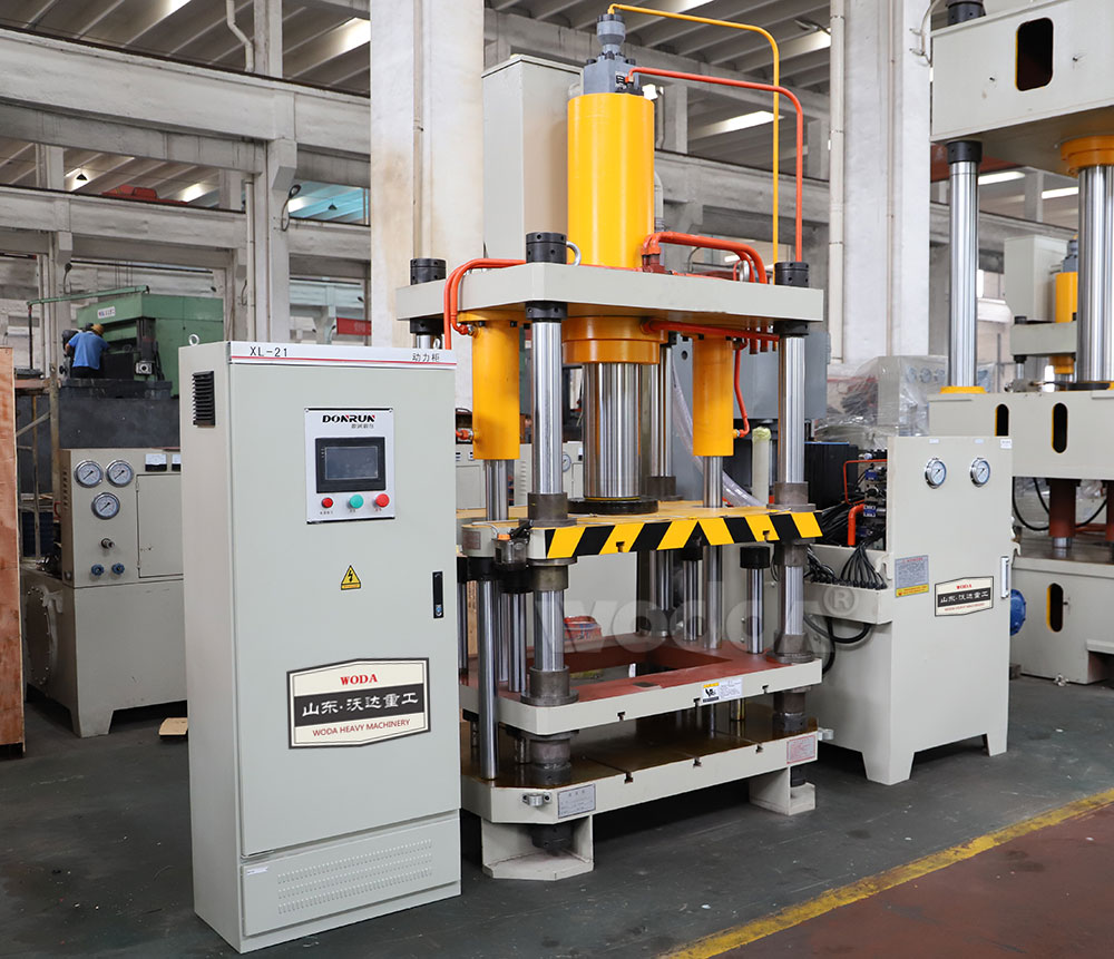 100噸(dun)四梁四(si)柱液壓(ya)機