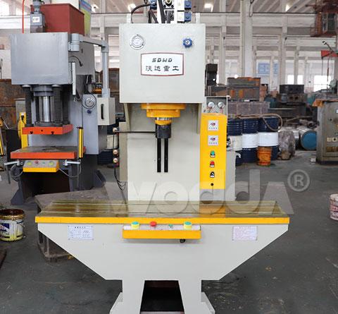 單(dan)柱校直(zhi)壓裝液(ye)壓機