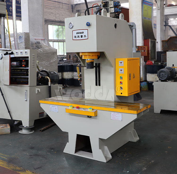 100噸單柱液(ye)壓機