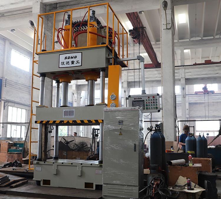 500噸(dun)四柱(zhu)三梁(liang)液壓(ya)機技(ji)術參(can)數