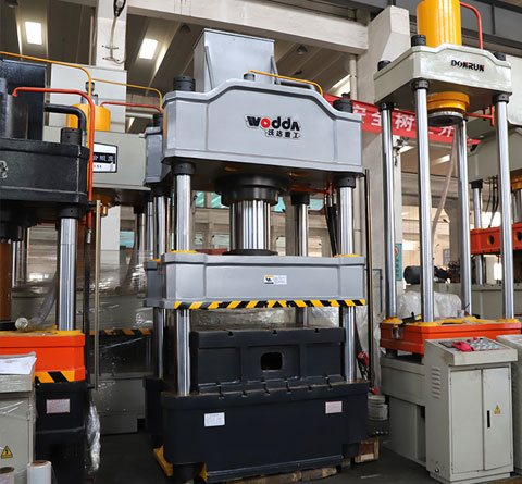 315噸(dun)三梁四(si)柱液壓(ya)機