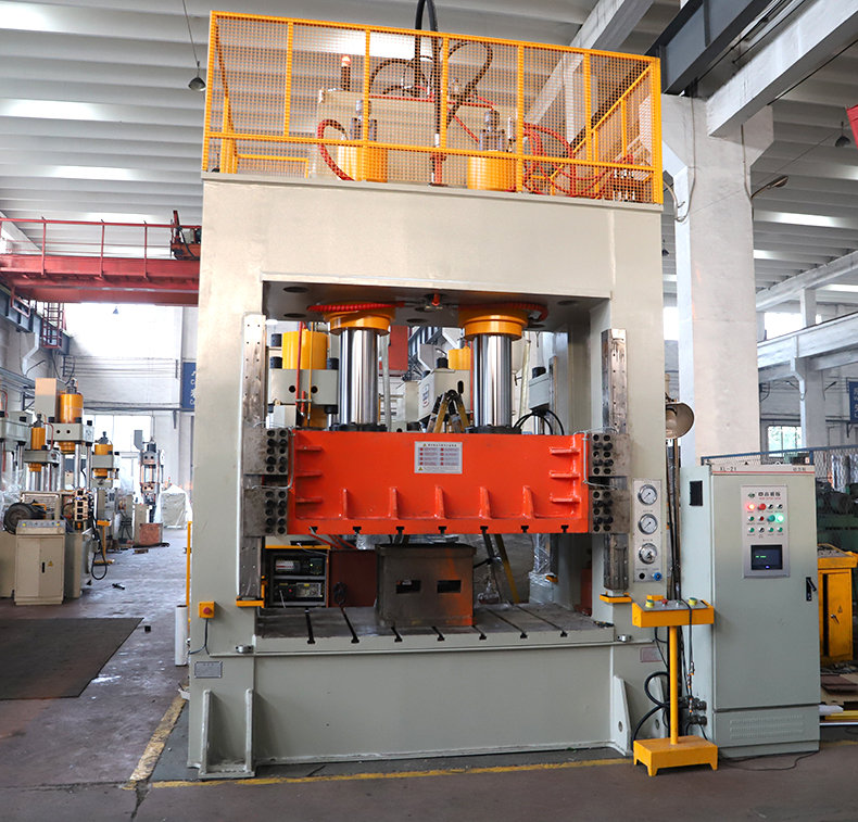 建(jian)築隔(ge)溫新(xin)型材(cai)料成(cheng)型機(ji)