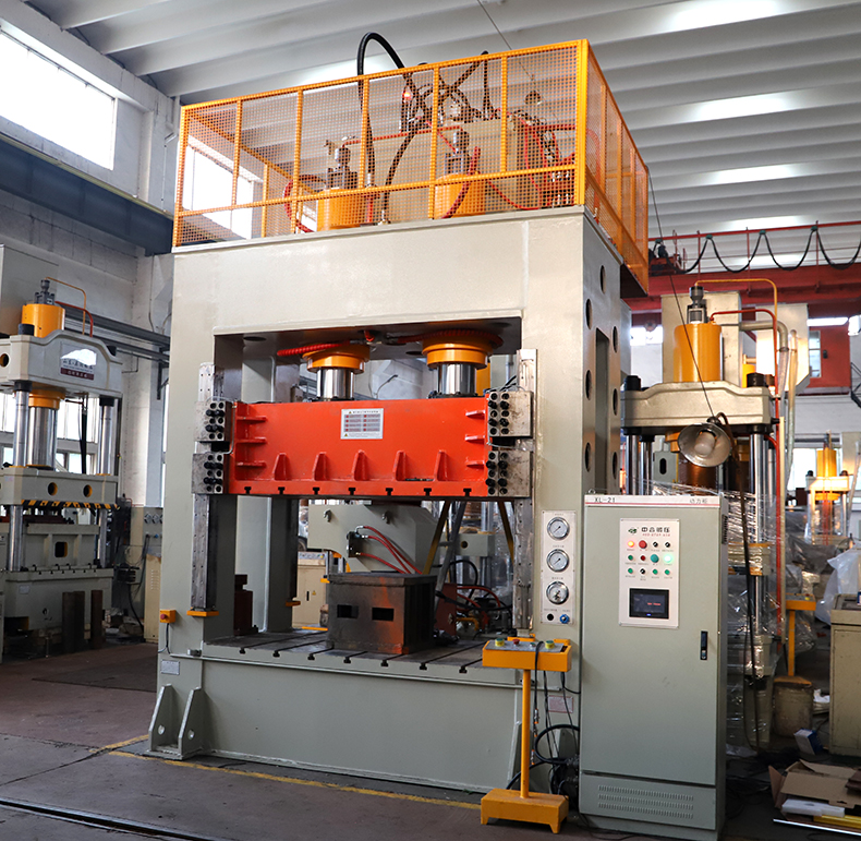 建築(zhu)隔溫(wen)新型(xing)材料(liao)成型(xing)機