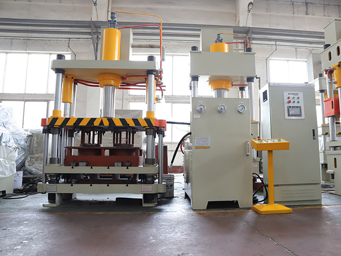 四柱(zhu)三梁(liang)液壓(ya)機技(ji)術參(can)數