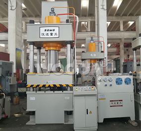 315噸四(si)柱三梁液(ye)壓機