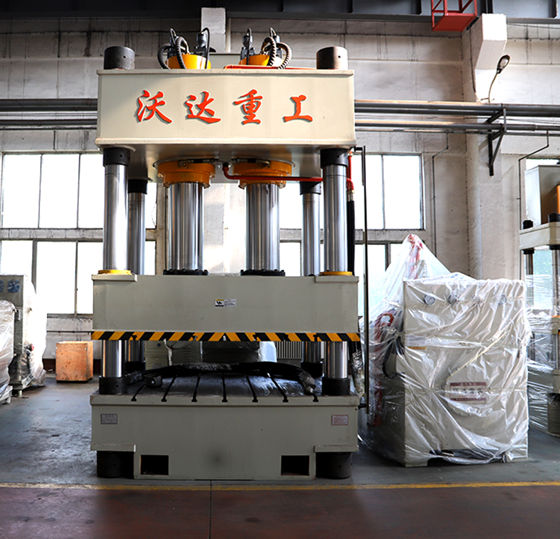 電(dian)動車擋(dang)風成型(xing)液壓機(ji)