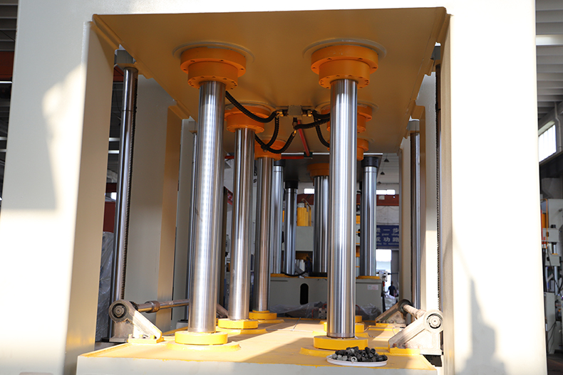 建築(zhu)隔溫新型(xing)材料成型(xing)機