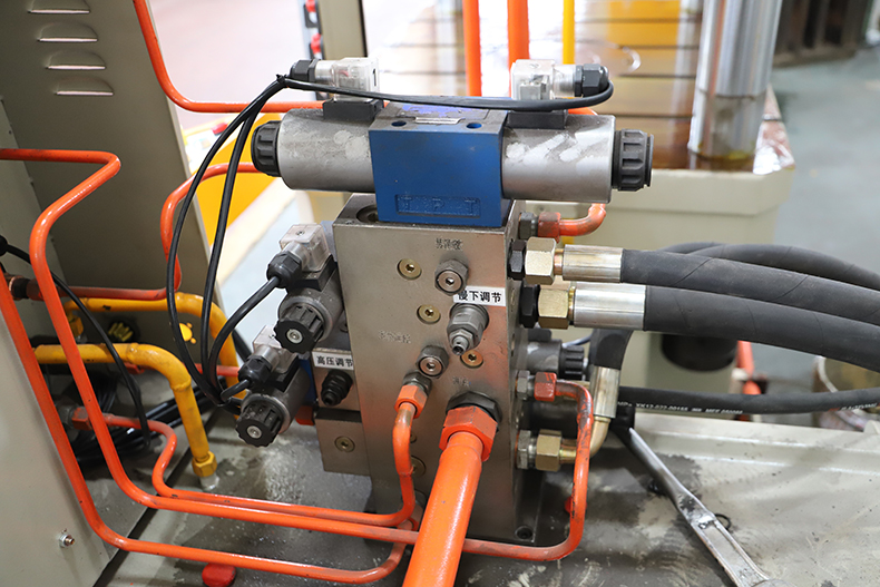 密(mi)胺餐具熱(re)壓成型液(ye)壓機油泵(beng)