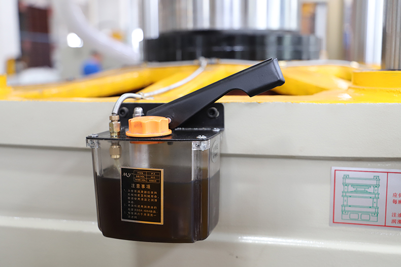 密胺餐具(ju)熱壓成型(xing)液壓機郵(you)箱