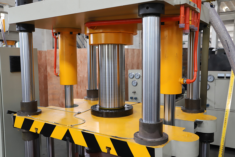 電磁爐隔(ge)熱圈液壓(ya)機