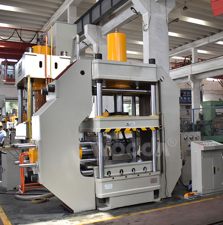 200噸(dun)四柱(zhu)液壓(ya)機