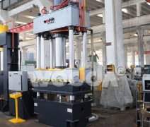 200T四柱(zhu)三梁(liang)液壓(ya)機