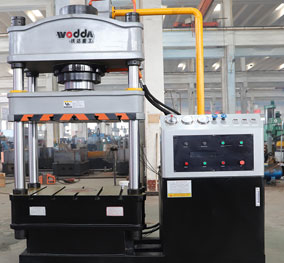 200噸四(si)柱液(ye)壓機(ji)