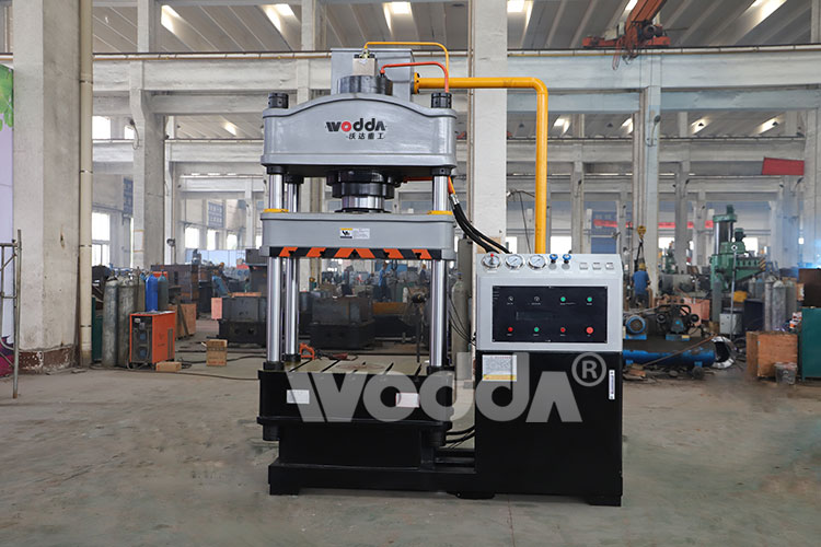 200噸四柱(zhu)液壓機