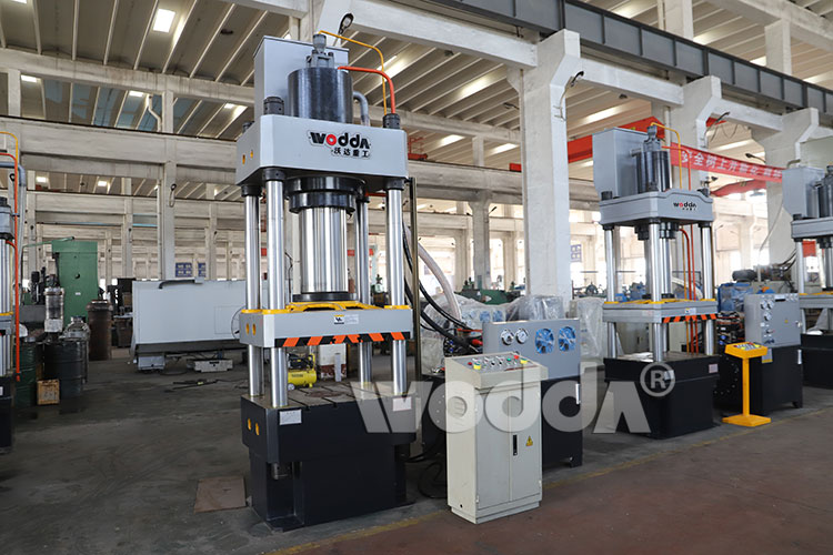 315噸三(san)梁四柱(zhu)液壓機(ji)